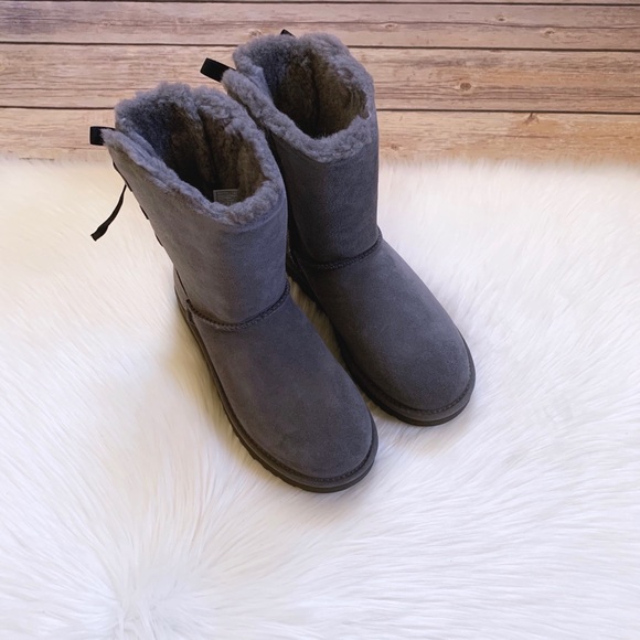 UGG Short Continuity Bow Boots In Charcoal - Picture 5 of 8